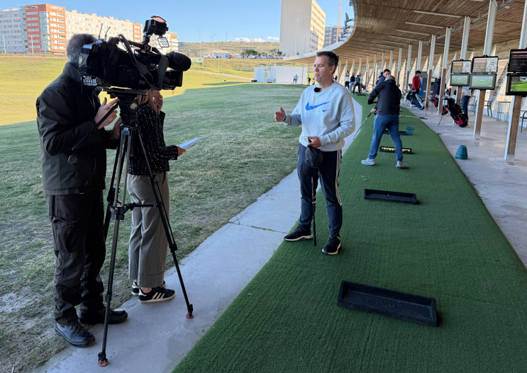 la-escuela-de-golf-adaptado-aragon-da-el-salto-a-la-television-con-rtve